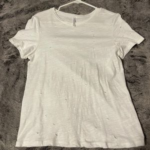 Lulu’s distressed white top